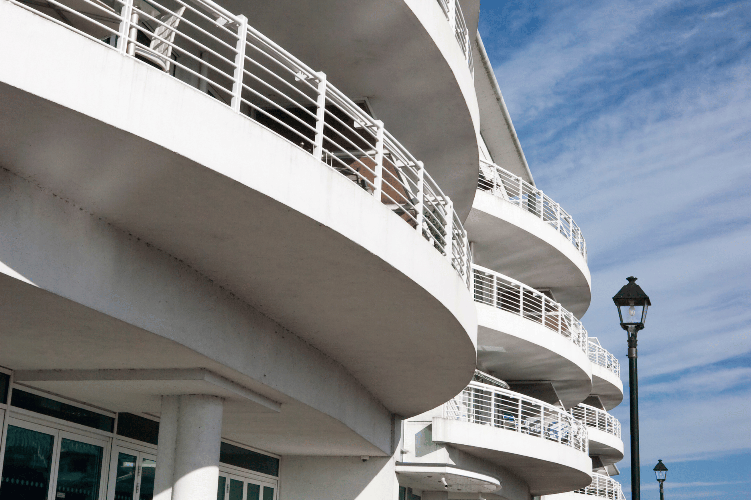 Gulshan Homz Sector 128 Noida Golf View Simplexes- Luxury Living at its Finest